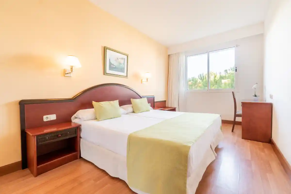 Bett im Apartment Tropicana Hotel