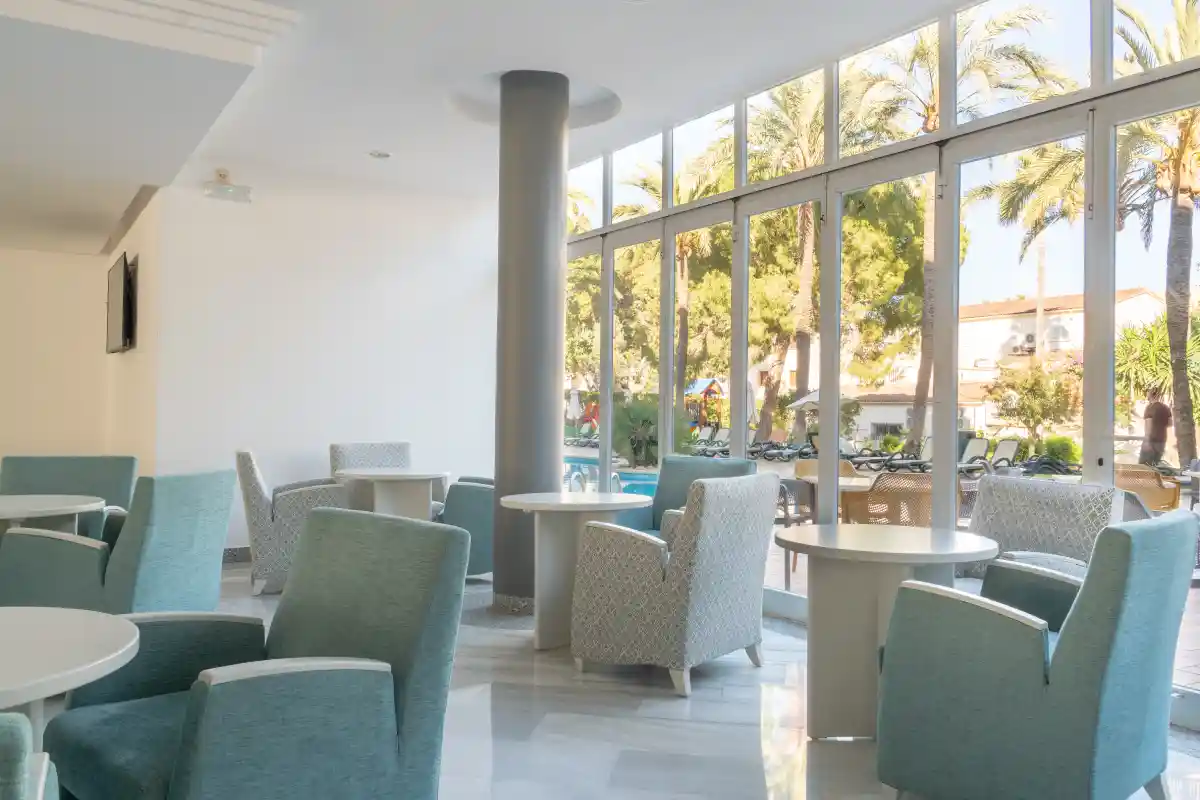 Bartische Tropicana Hotel