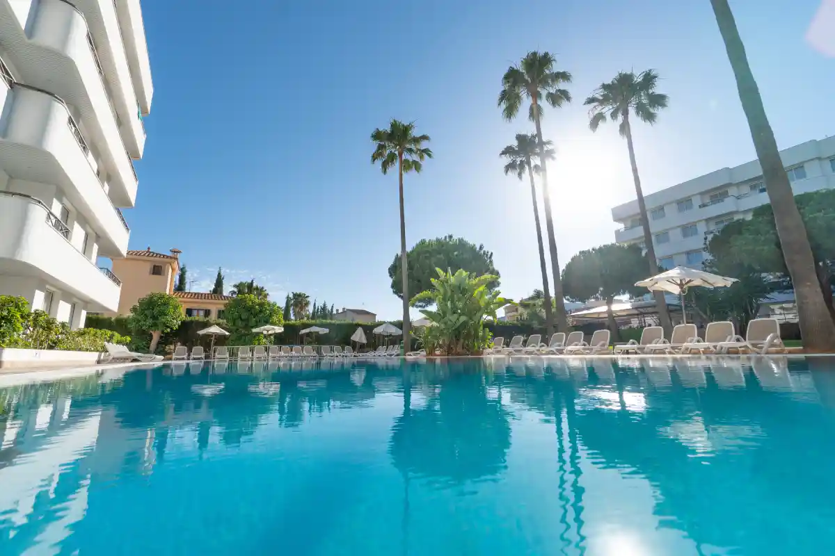 Außenpool Tropicana Hotel