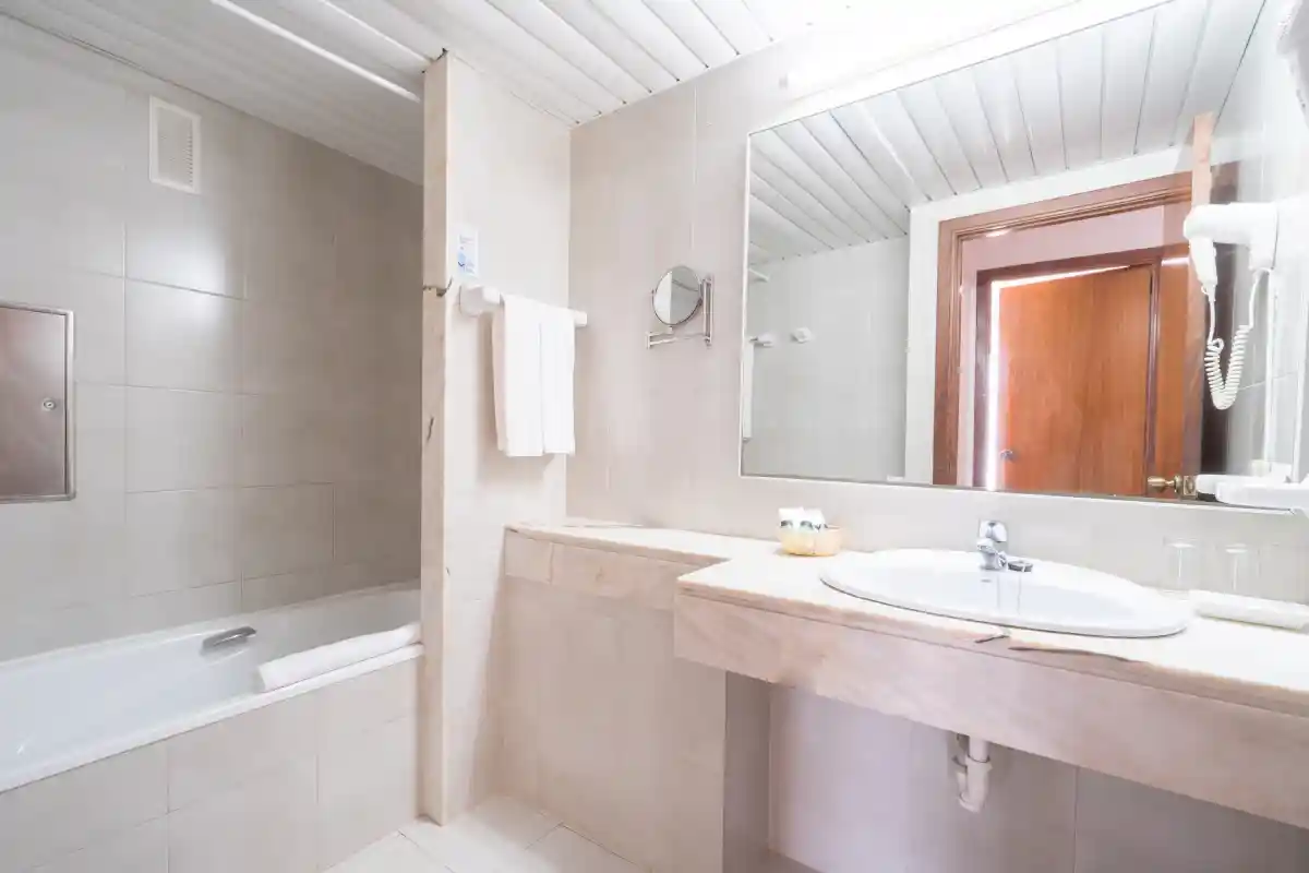 Waschbecken im Badezimmer Tropicana Hotel