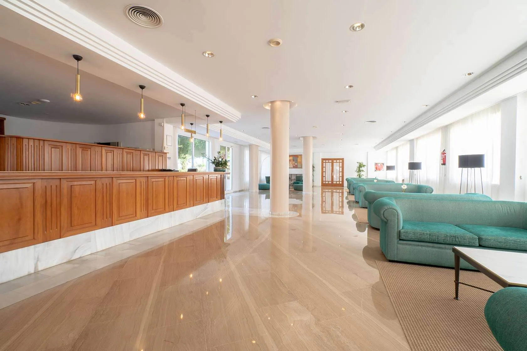 salón principal de aparthotel tropicana
