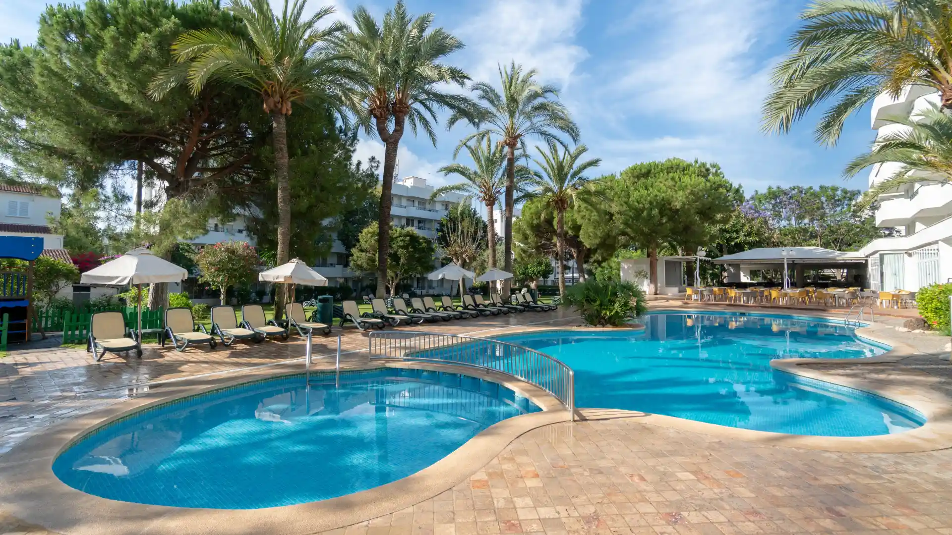 piscina exterior tropicana hotel